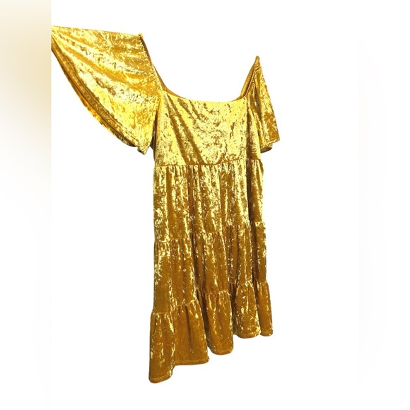 All IN FAVOR Flutter Sleeve Tiered Crushed Velvet Babydoll Mini Dress, Gold, Med - Picture 4 of 10